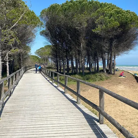 Cozy Near The In Lägenhet Bibione